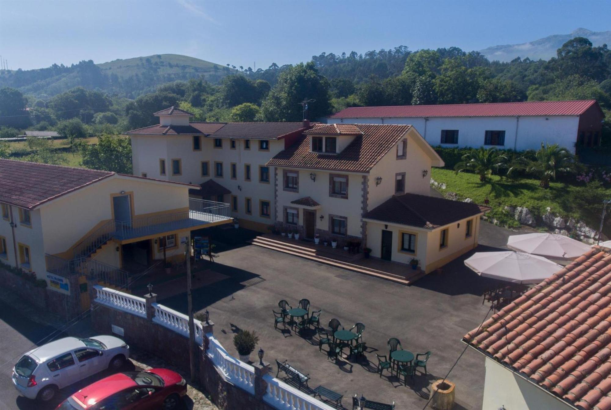 Hotel Alonso ยาเนส ภายนอก รูปภาพ