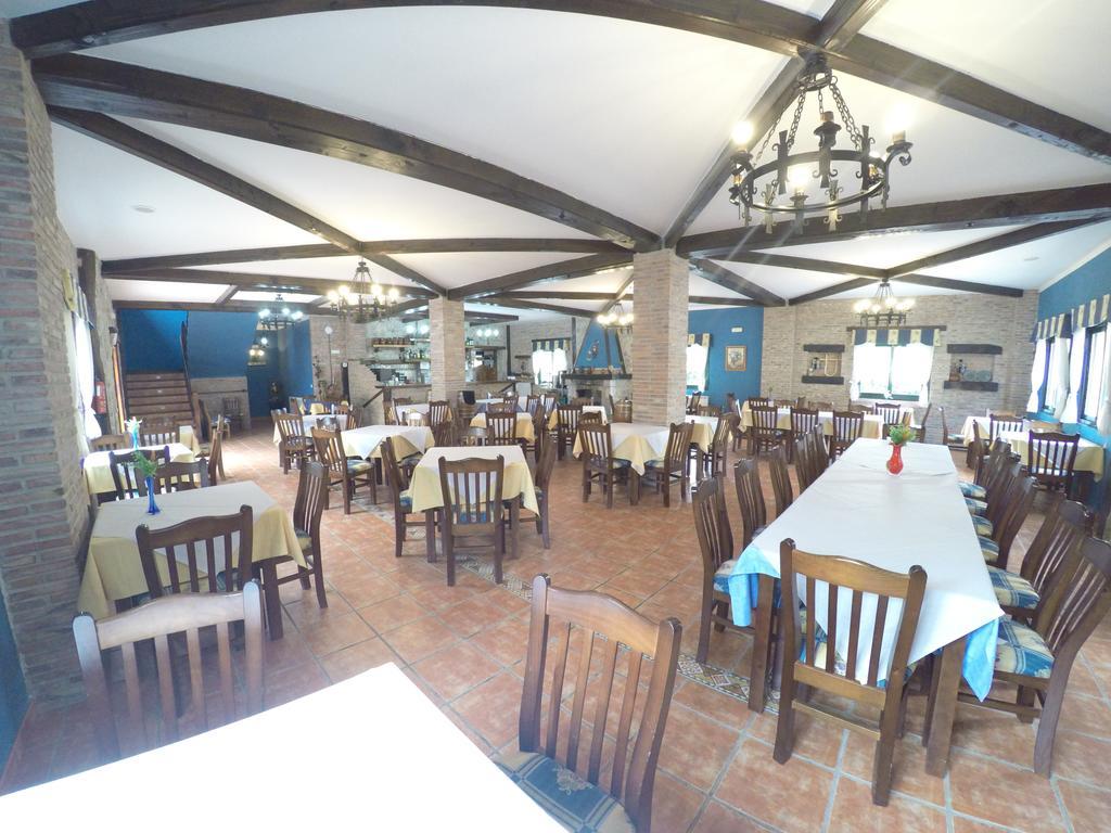 Hotel Alonso ยาเนส ภายนอก รูปภาพ